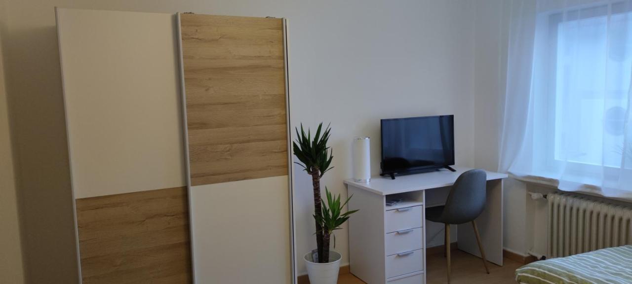 Schoene Und Optimal Gelegene Wohnung Og Weisskirchen Exterior foto